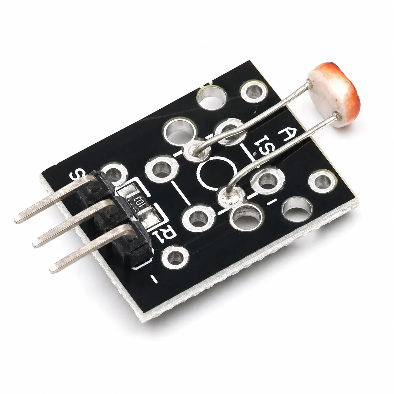 Módulo sensor de luz fotorresistencia LDR KY-018 con pines de conexión para Arduino.